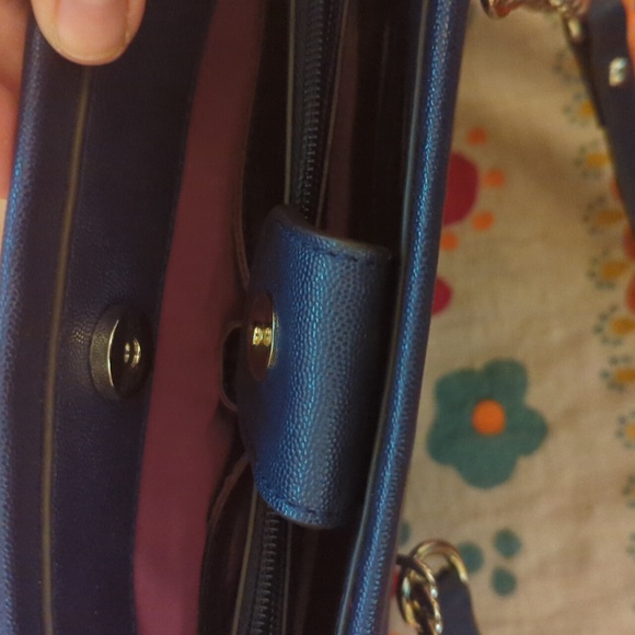 Anne Klein navy purse - Picture 5 of 8